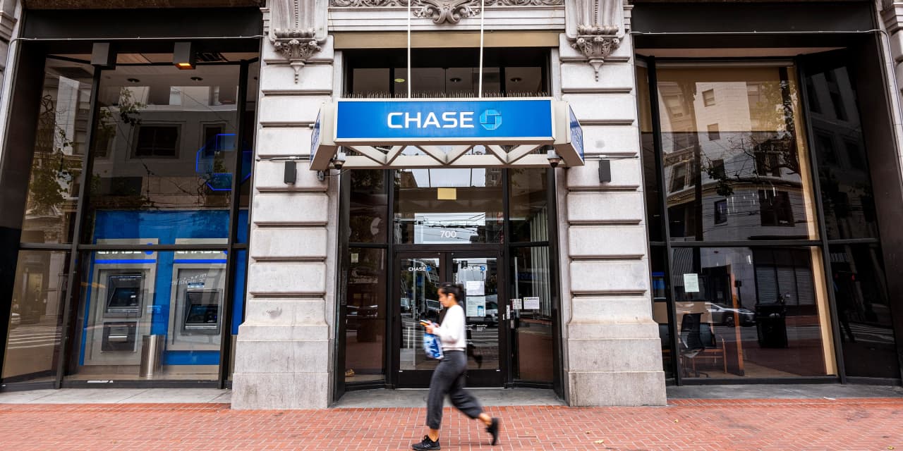 'Biotech Super Bowl' Fizzles as Stocks Drop Amid Absence of Deal Announcements.