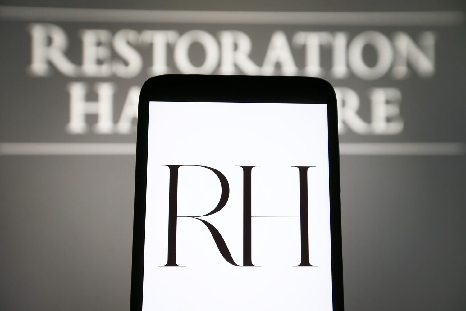 RH Reports Strong Q1 Results, Raises FY2026 Sales Guidance