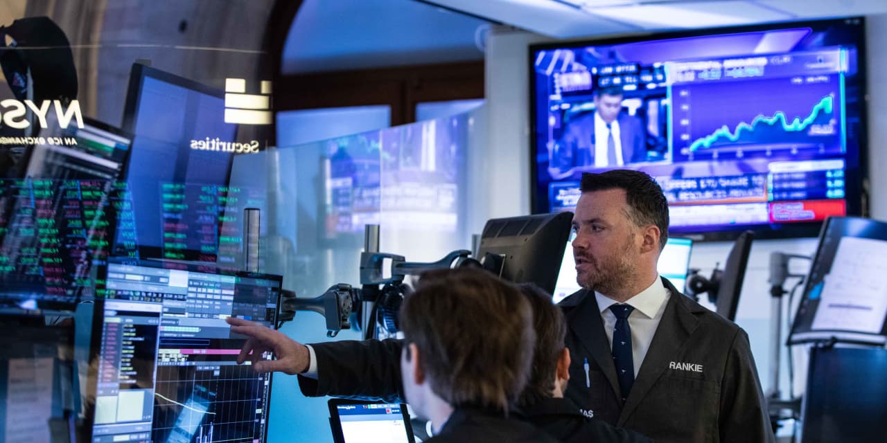 GAMESTOP CORP REPORTS Q4 NET SALES OF $1.104 BILLION