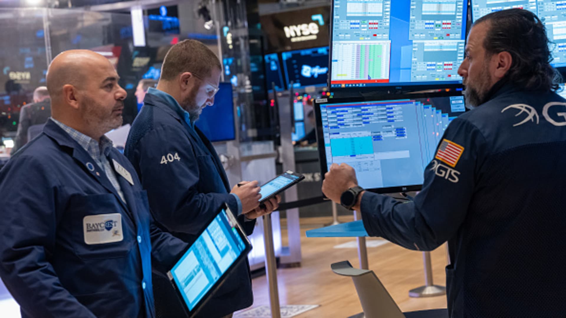 AVGO Stock Falls for Four Consecutive Months – Can Google TPU Agreement Revive April's Performance?