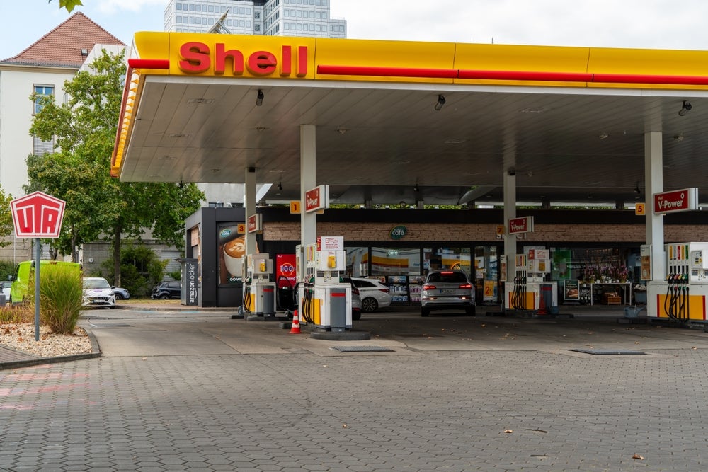 Shell Lowers Q1 Production Outlook, Flags Write-Offs And Maintenance
