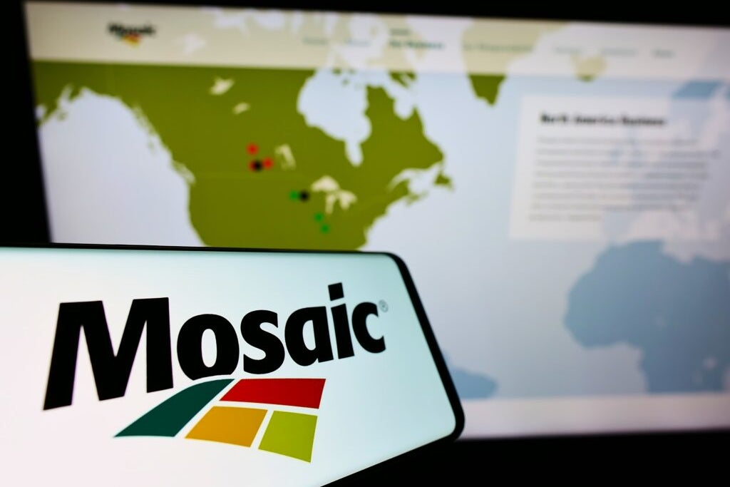 Mosaic Lowers 2025 Phosphate Output Guidance, Stock Dips On Revised Outlook