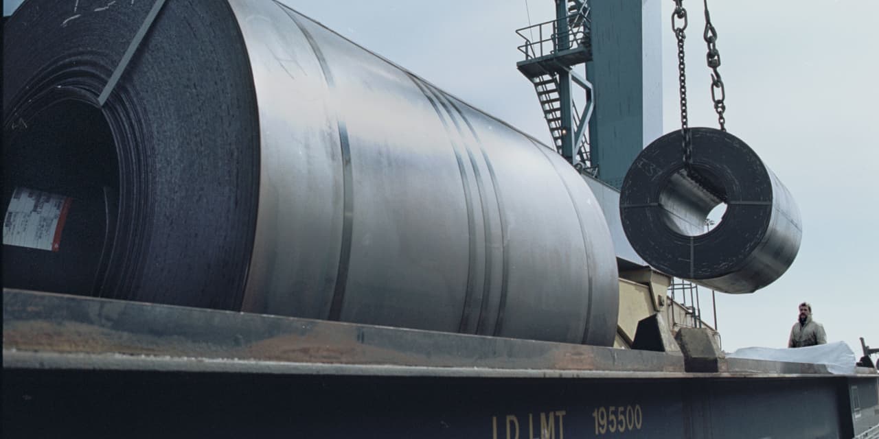 Cleveland-Cliffs CEO's Share Sale Sparks Market Concerns