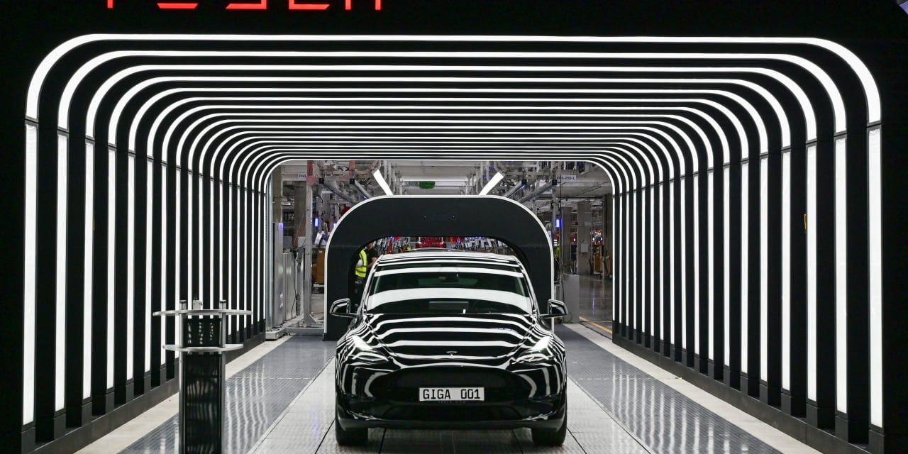 Chinese Competitor Outpaces Tesla with First US Long-Haul Electric Truck Delivery — Implications for the EV Leader?