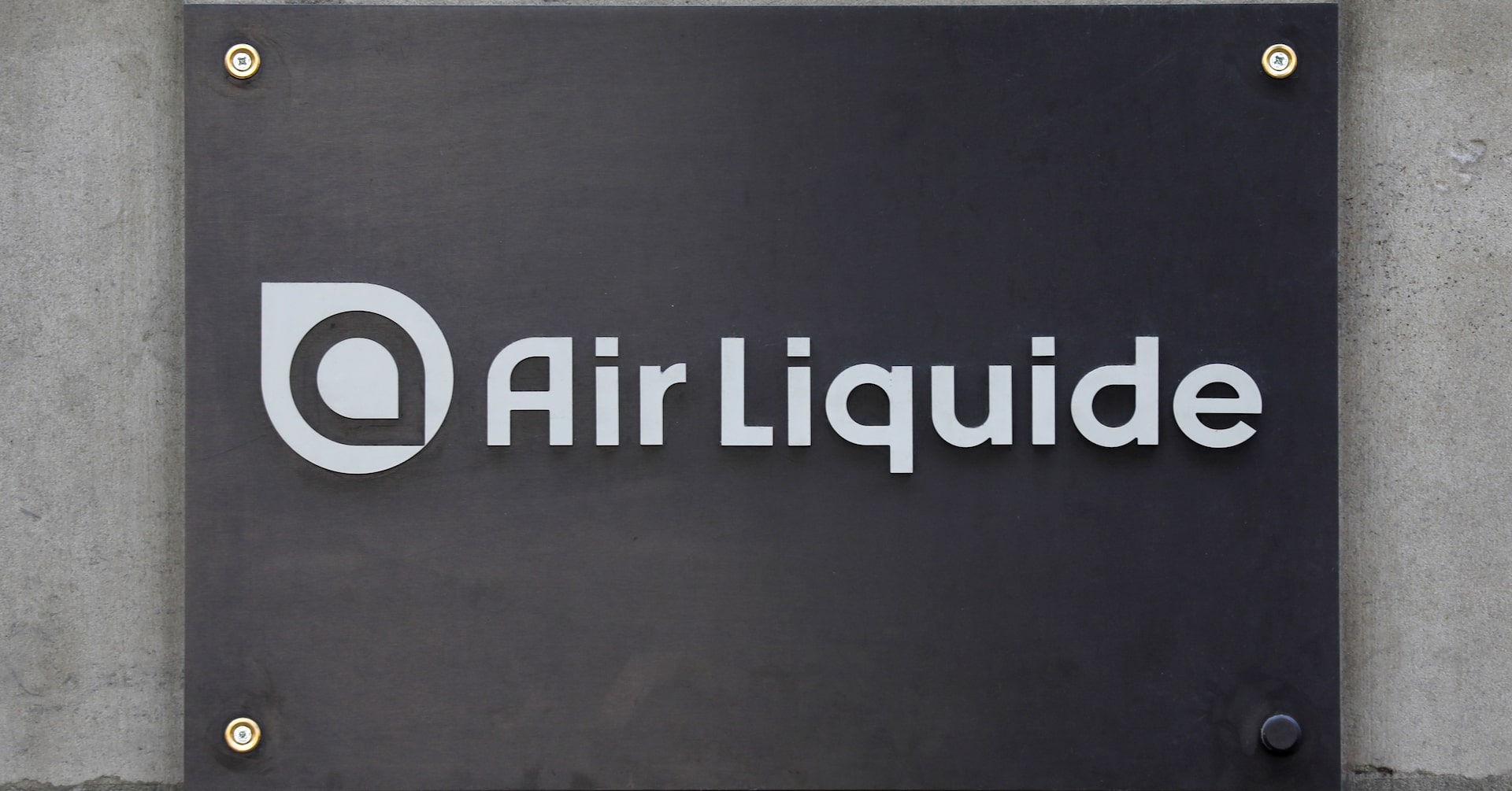 Coinbase Reports Q4 Revenue Decline of 5%