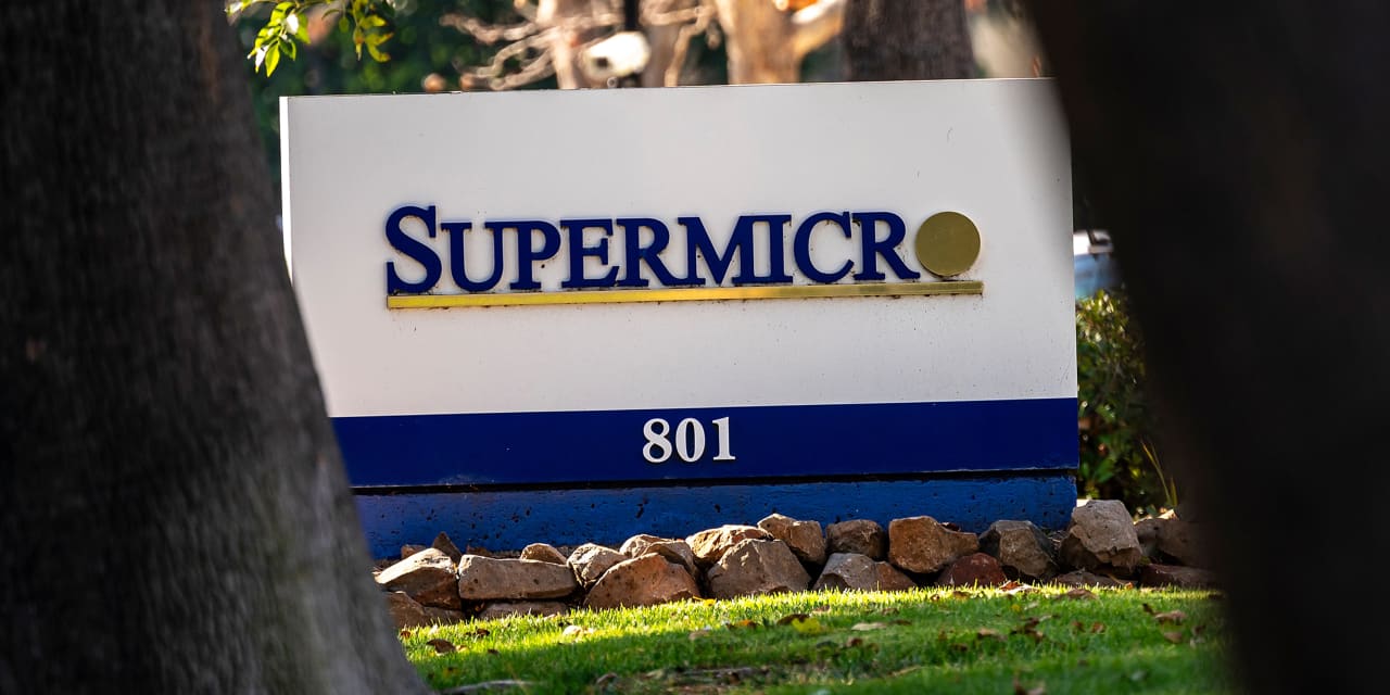 Goldman Sachs Declares Super Micro Computer a Leader in AI, Recommends Selling the Stock.