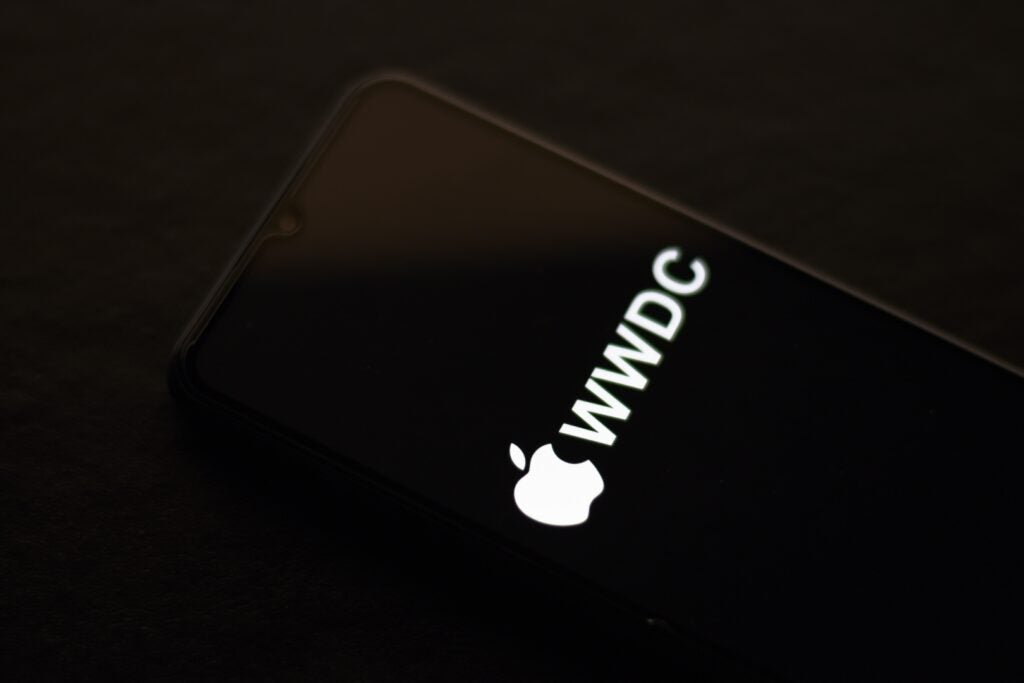 APPLE STOCK RISES 3% IN AFTER-HOURS TRADING FOLLOWING QUARTERLY CALL