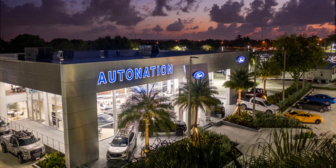 AutoNation Q1 Earnings Beat Expectations Despite Revenue Miss