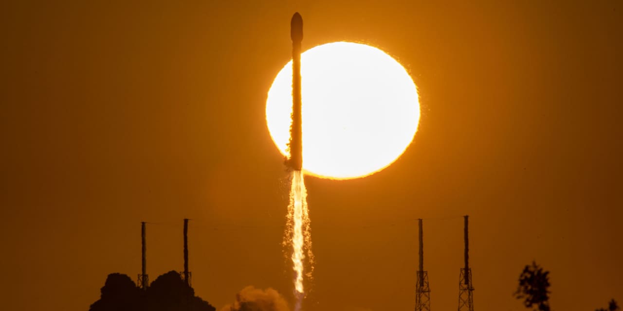 Speculation on SpaceX–xAI Merger Reignites Interest in Tesla's AI Valuation